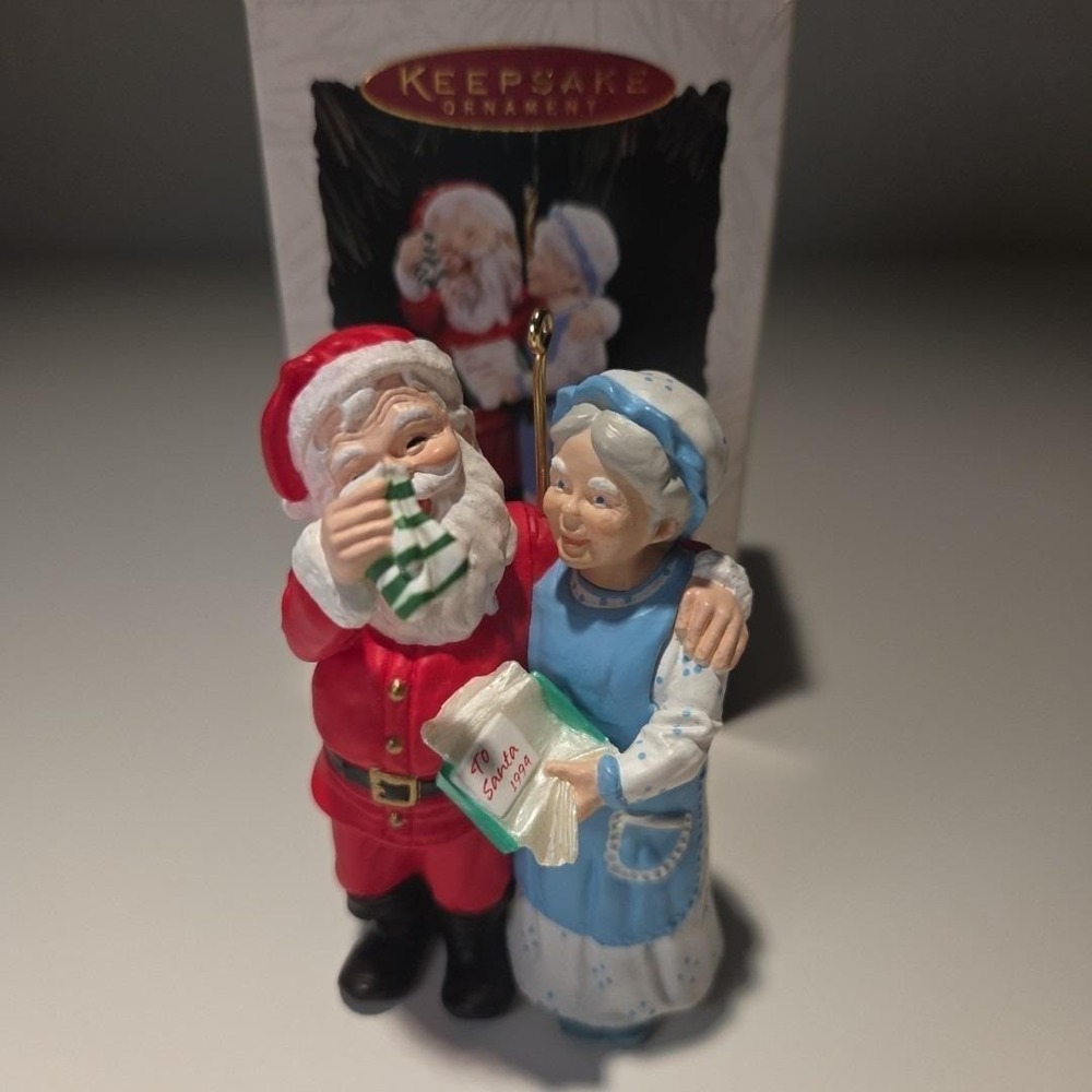 1994 A Handwarming Present #9  - Mr. & Mrs. Claus - Hallmark Christmas Ornament
